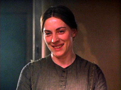 Saskia Reeves - Mrs. Cratchit